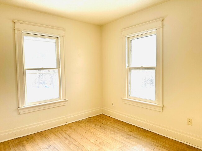 Building Photo - 38-42-42 Townsend St