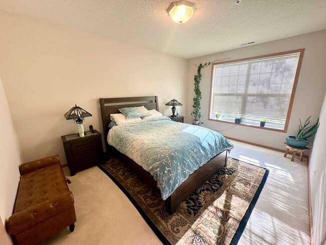 Building Photo - Modern 2-Bedroom Condo with Balcony & Heat...
