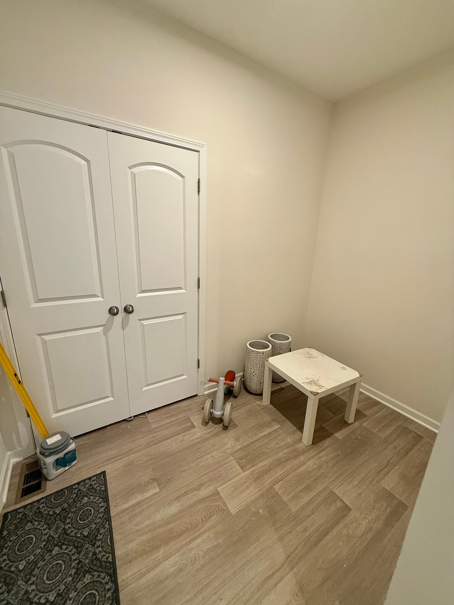 Mud Room - 2062 Broccoli Dr