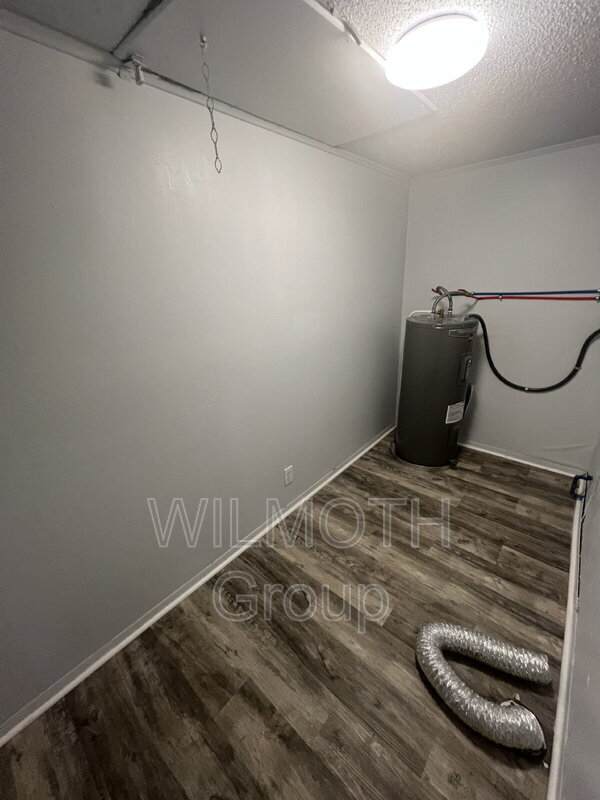 Building Photo - 2000 Indianapolis Rd