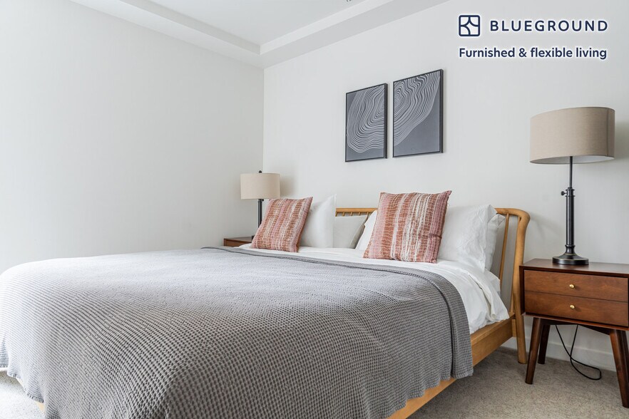 Building Photo - 12282 NE 12th Ln