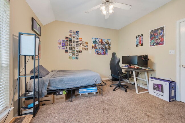 Building Photo - 1001 Krenek Tap Rd