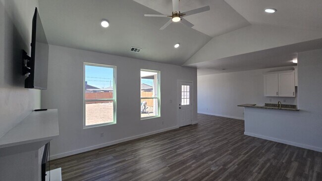 Building Photo - 1011 N Carol Ave