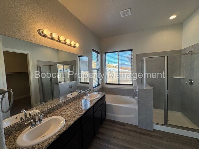 Building Photo - 925 Cranfield Ct