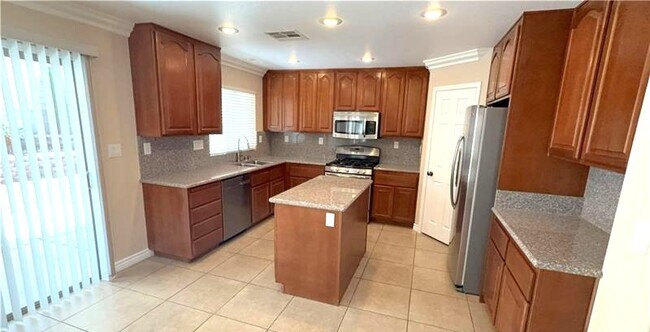 Building Photo - 5565 Golden Palms Ct