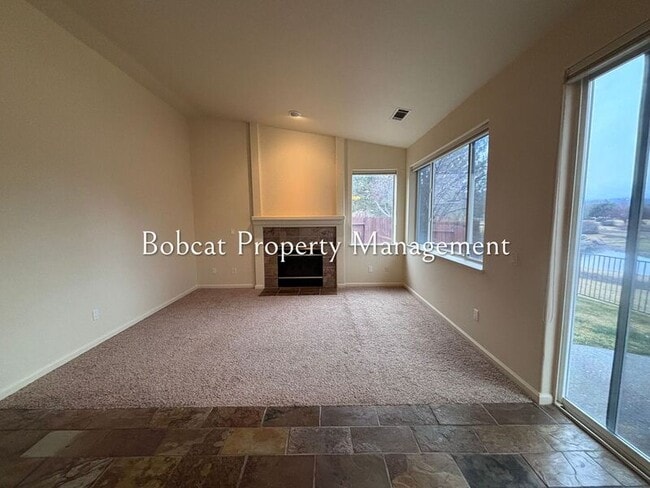 Building Photo - 1054 Camellia Ct