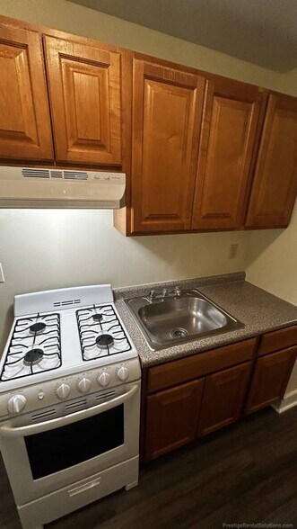 Building Photo - 1144 River St