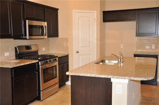Building Photo - 6521 Loretta White Ln