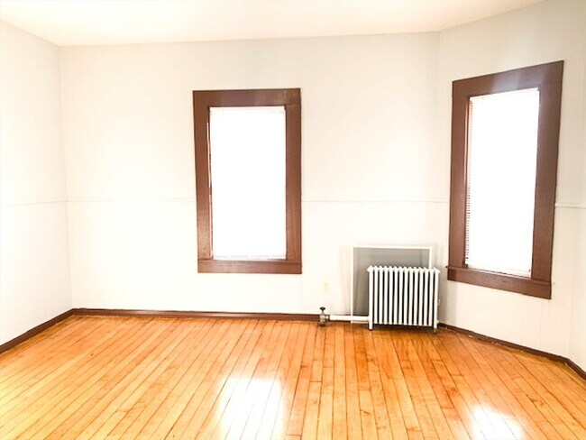 Building Photo - 436 Warren Ave