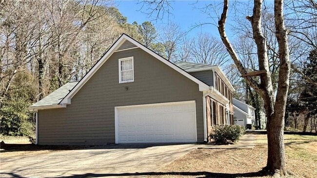 Building Photo - 1735 Ridgefield Dr