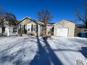 Building Photo - Ranch home in Mehlville School District.