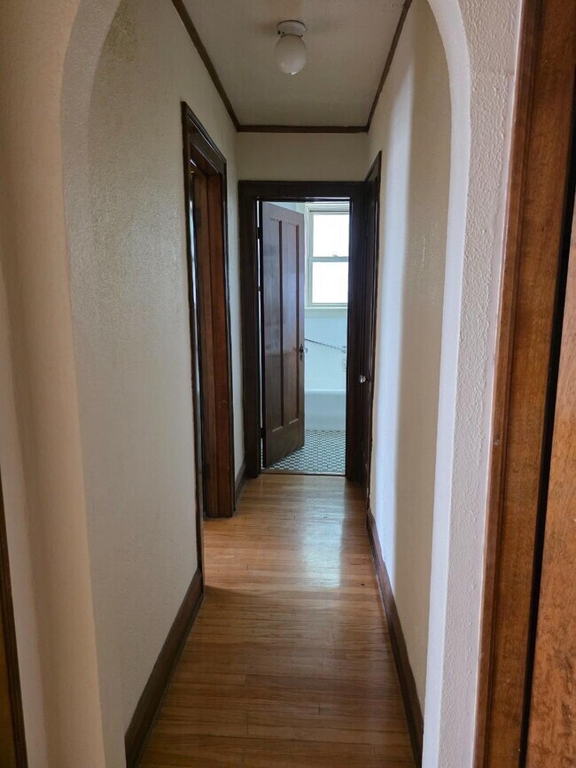 Building Photo - 1 bedroom in CHICAGO IL 60620