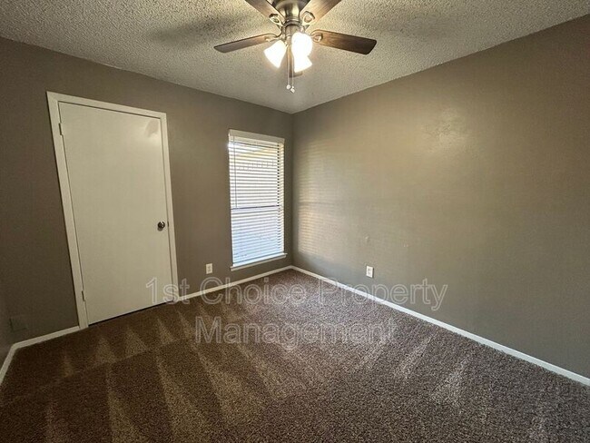 Building Photo - 625 Edwards Dr