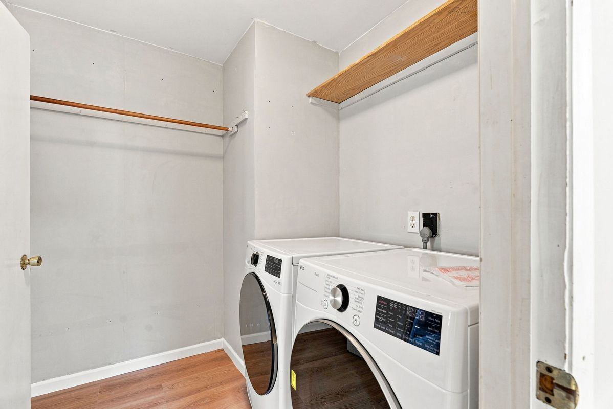 Building Photo - 4856 Danbury Dr