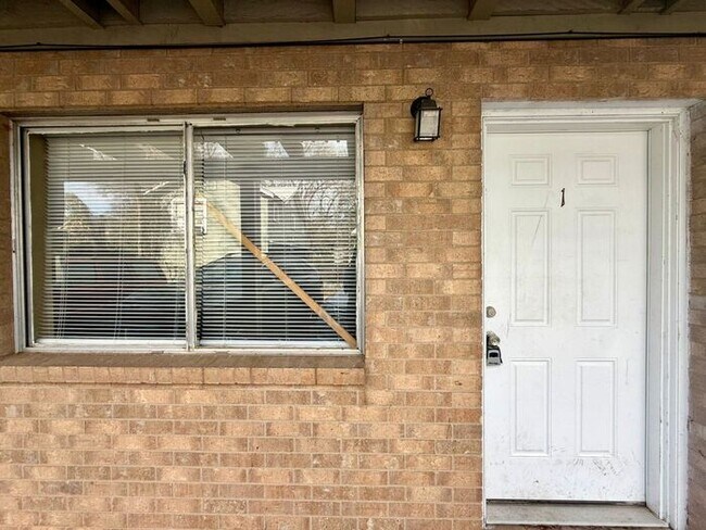 Building Photo - Tour Today! 1 Bed 1 Bath Apartment Near Downtown Tyler!