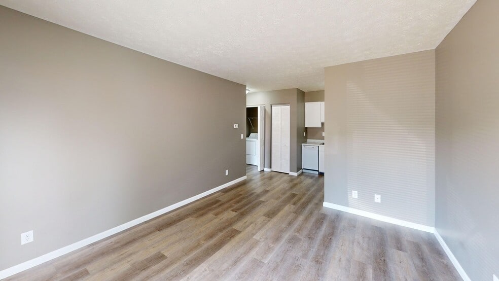 Primary Photo - Elston Point