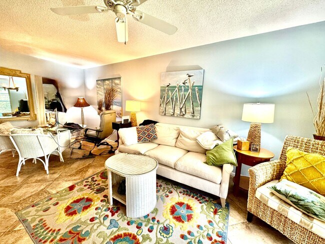 Building Photo - Fully Furnished 2 bedroom/ 2 bath with tranquil views in 55+ Community