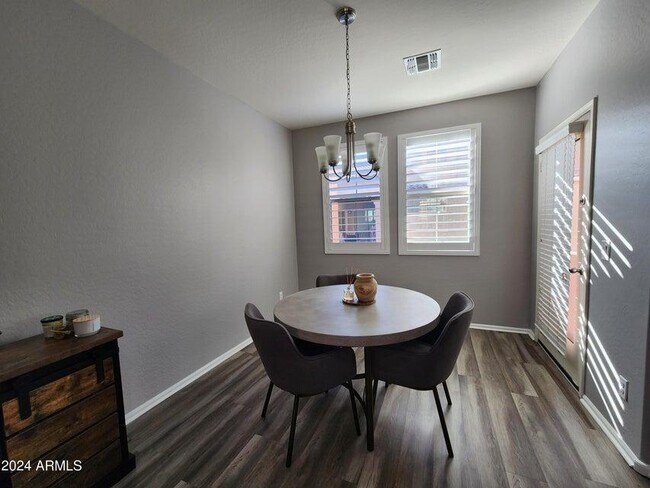 Building Photo - 1822 N 77th Glen