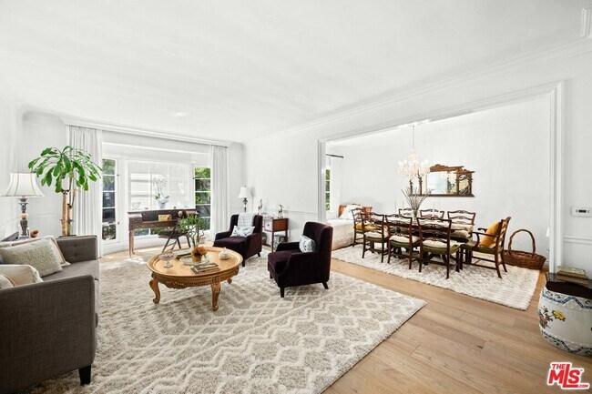 Building Photo - 8724 Shoreham Dr