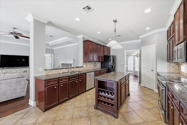 Building Photo - 2490 Amberwood Dr