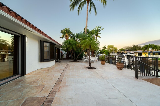 Building Photo - 1016 NE 26th Ave