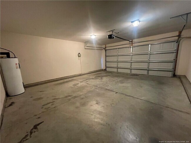 Building Photo - 1932 Lioncoward Dr