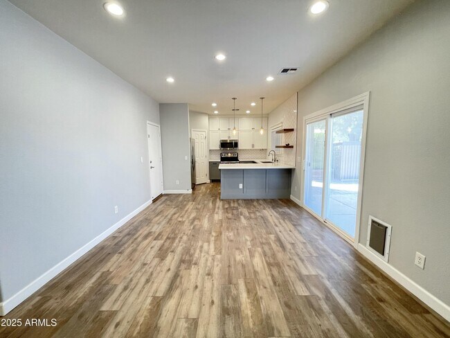 Building Photo - 2640 E Indian Wells Pl