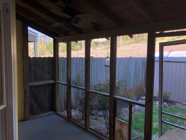 Building Photo - 4776 Cheshire Cir