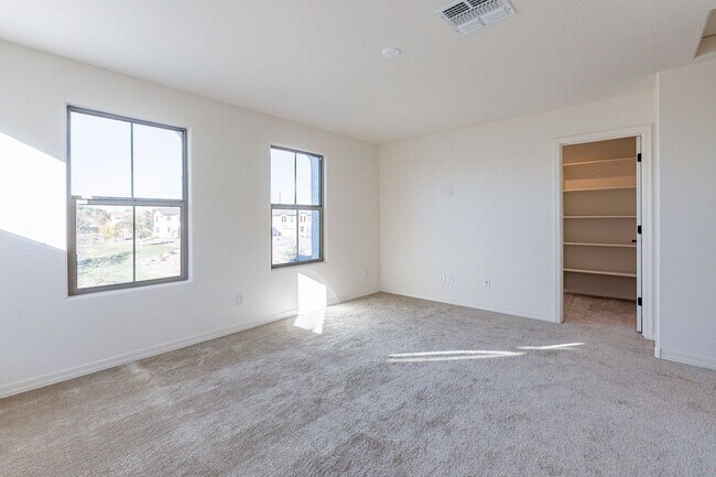 Building Photo - Three Bedrooms! Newer Neighborhood - conve...
