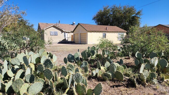 Building Photo - 800 S Elgin Ave