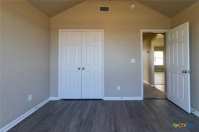 Building Photo - 217 Pointer St