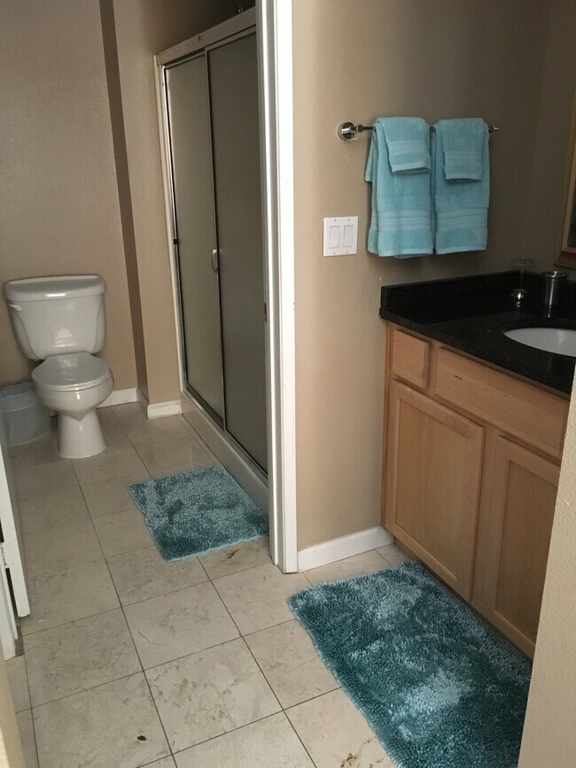 Building Photo - Meridian 2 bed | 2 bath Luxury Condo w/ Ut...
