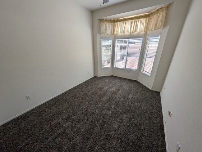 Building Photo - 10113 Cresent Creek Dr