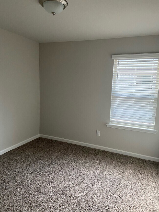 Building Photo - 13356 Isabella Blvd