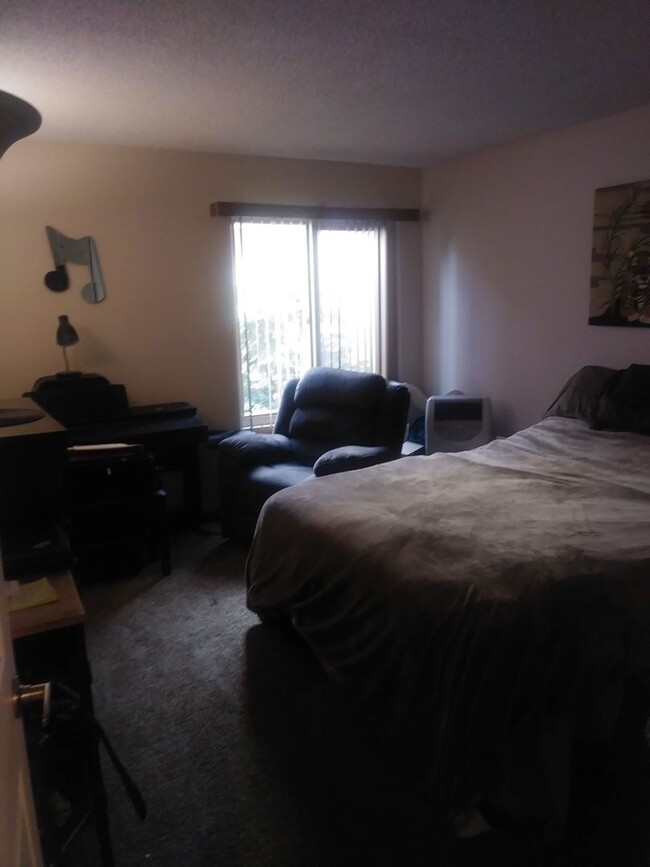 Building Photo - 1 Bedroom + Optional bedroom for Rent in M...