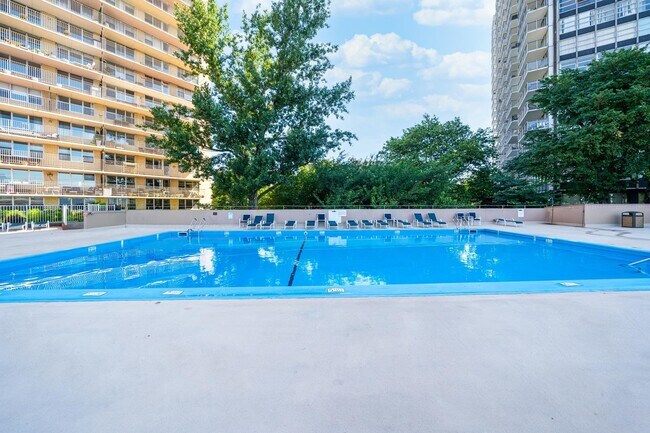 Building Photo - 6040 BLVD E