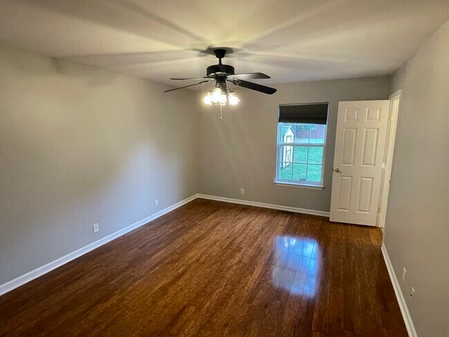 Building Photo - West Nashville home, close to Briley Pkwy ...