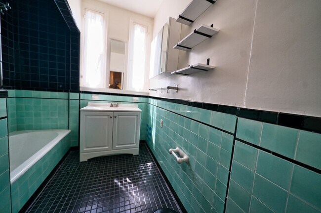 Building Photo - 415 N Ogden Dr