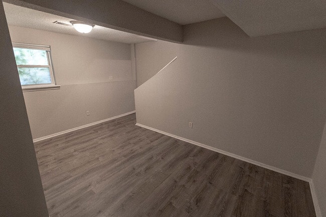 Building Photo - 215 Wheaton Ct