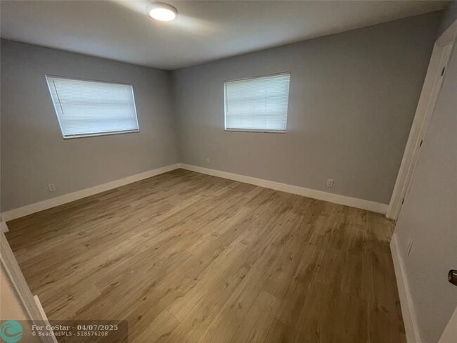 Building Photo - 780 NE 46th Ct