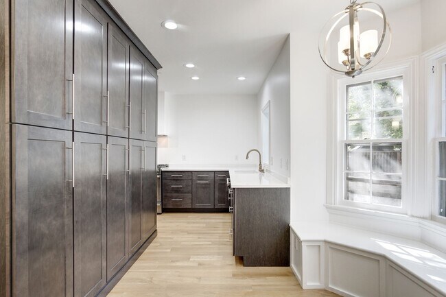 Building Photo - Updated 4 BD, 3.5 BA Stately Colonial on Kalmia RD in NW DC!!
