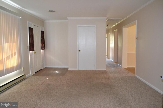 Building Photo - 925 Dyke Branch Rd