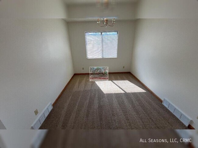 Building Photo - 750 Rundle Ct
