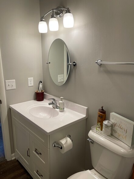 2nd Full Bathroom - 2904 Asbury Ct