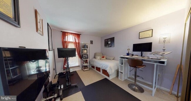 Building Photo - 31 Canterbury Square