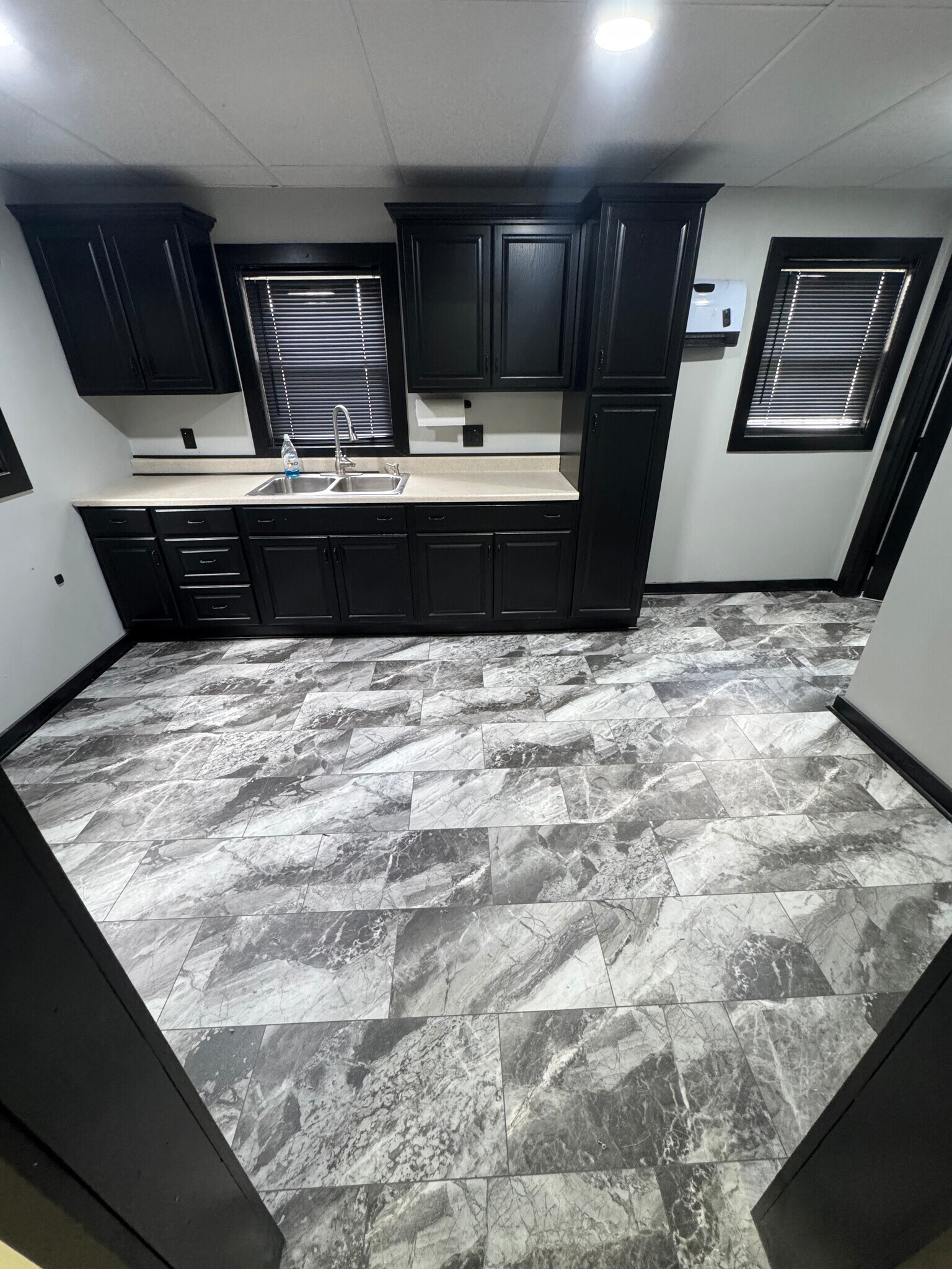 Building Photo - 1548 Island Ave