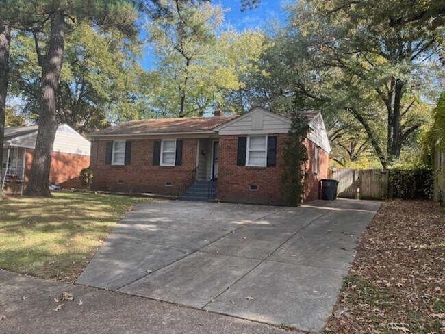 Building Photo - 1022 S White Station Rd