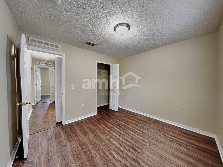 Building Photo - 2063 Corner Meadow Cir