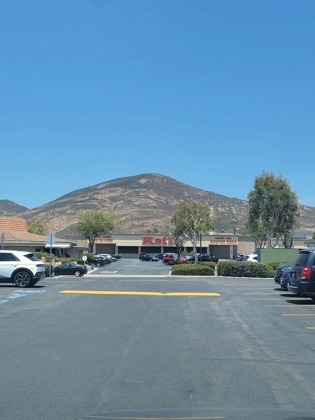 Building Photo - 2 BR / 2 BA Condo with Spectacular Views Near Patrick Henry High School