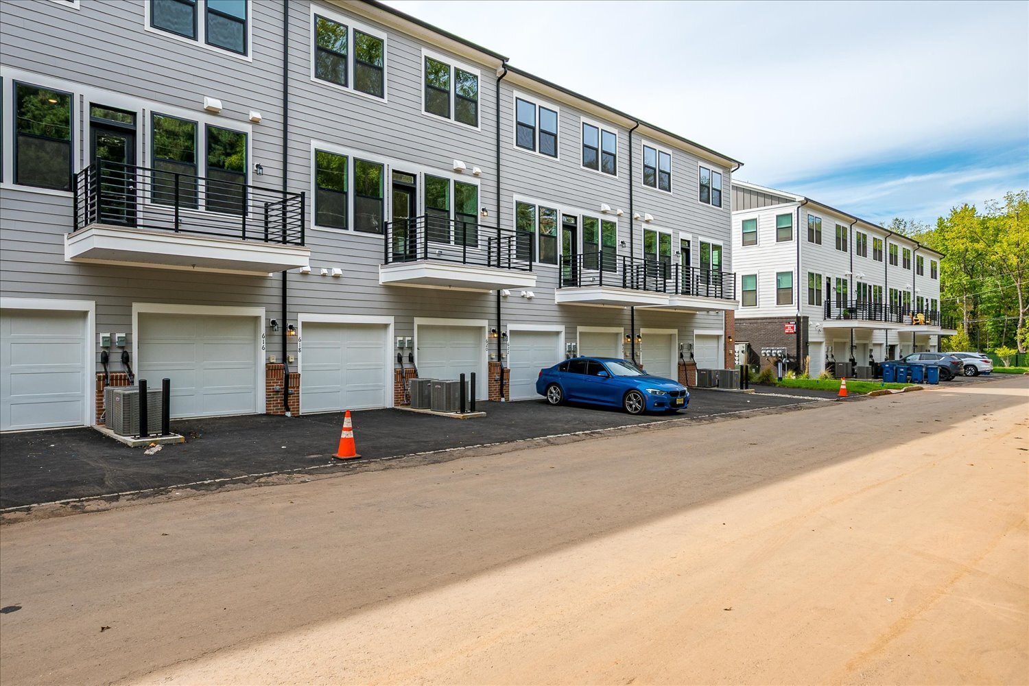 Building Photo - 624 Sadie Cir